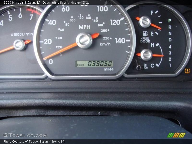 Dover White Pearl / Medium Gray 2009 Mitsubishi Galant ES