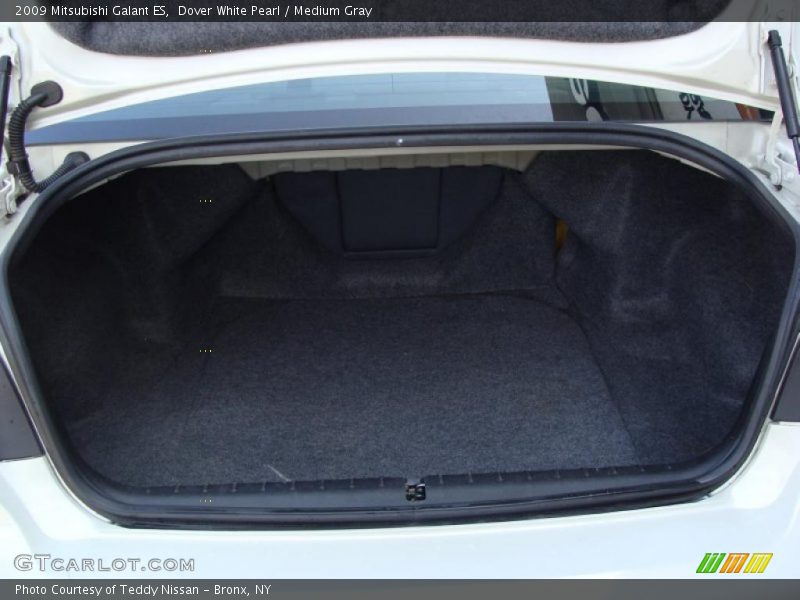 Dover White Pearl / Medium Gray 2009 Mitsubishi Galant ES