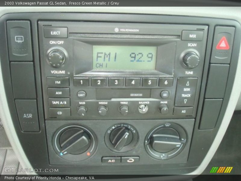Fresco Green Metallic / Grey 2003 Volkswagen Passat GL Sedan