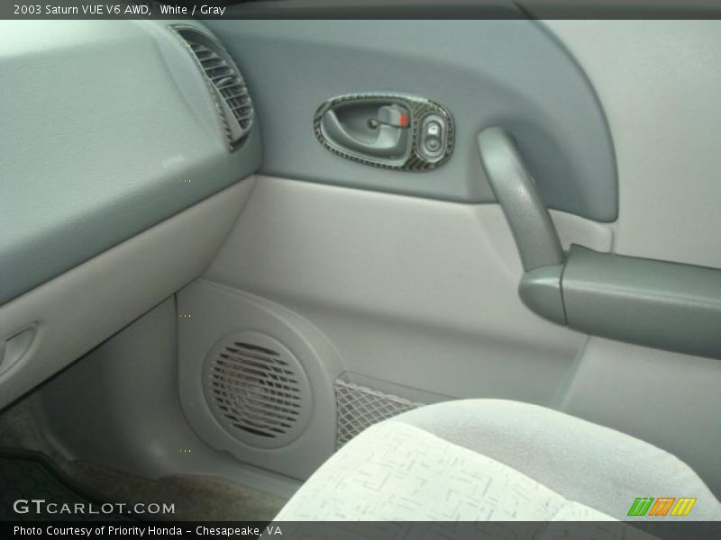 White / Gray 2003 Saturn VUE V6 AWD