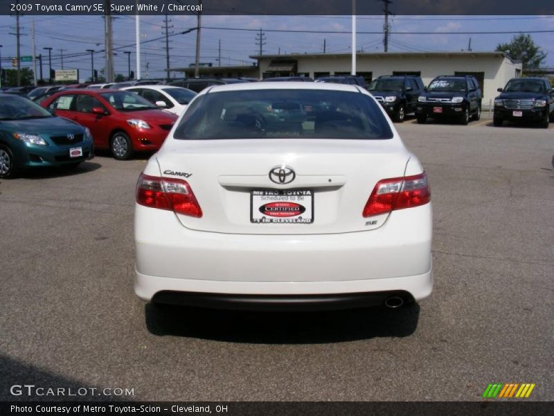 Super White / Charcoal 2009 Toyota Camry SE