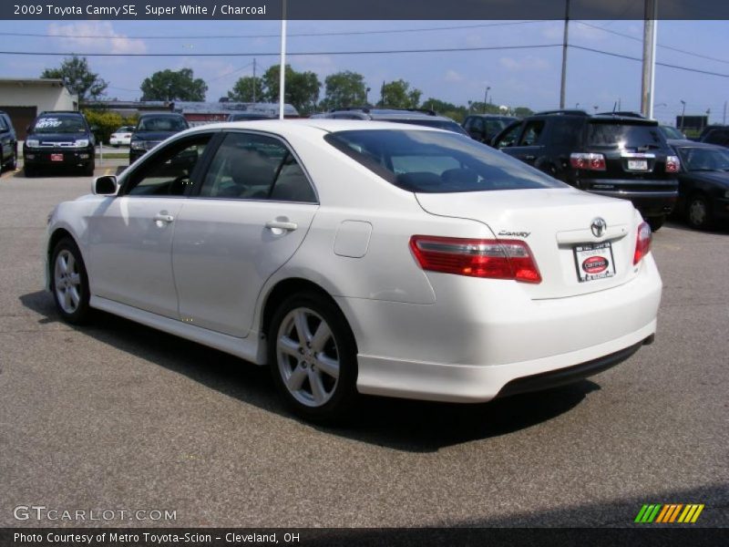 Super White / Charcoal 2009 Toyota Camry SE
