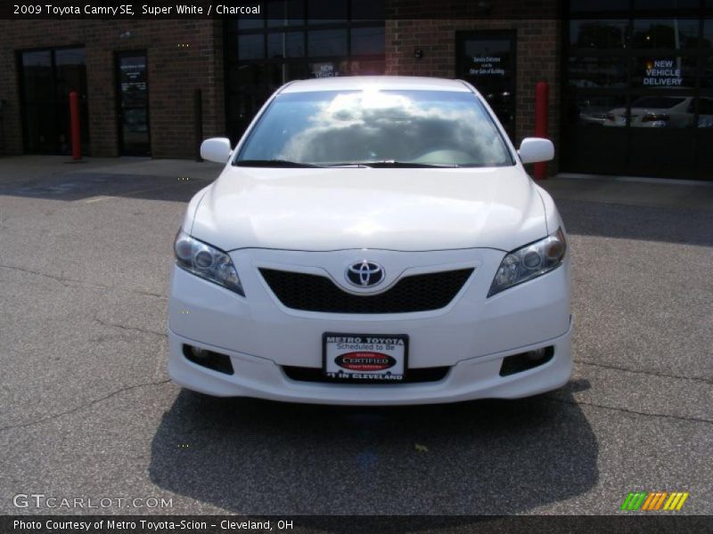 Super White / Charcoal 2009 Toyota Camry SE
