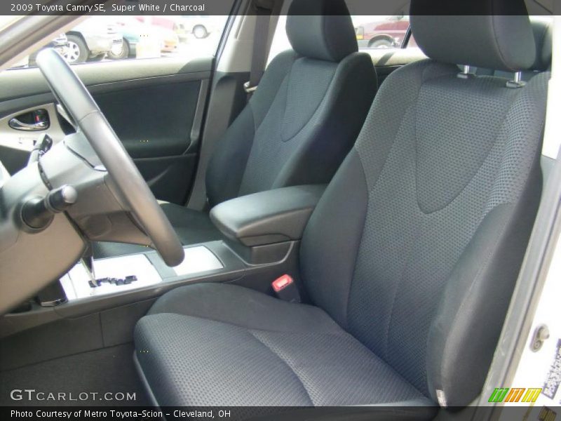 Super White / Charcoal 2009 Toyota Camry SE