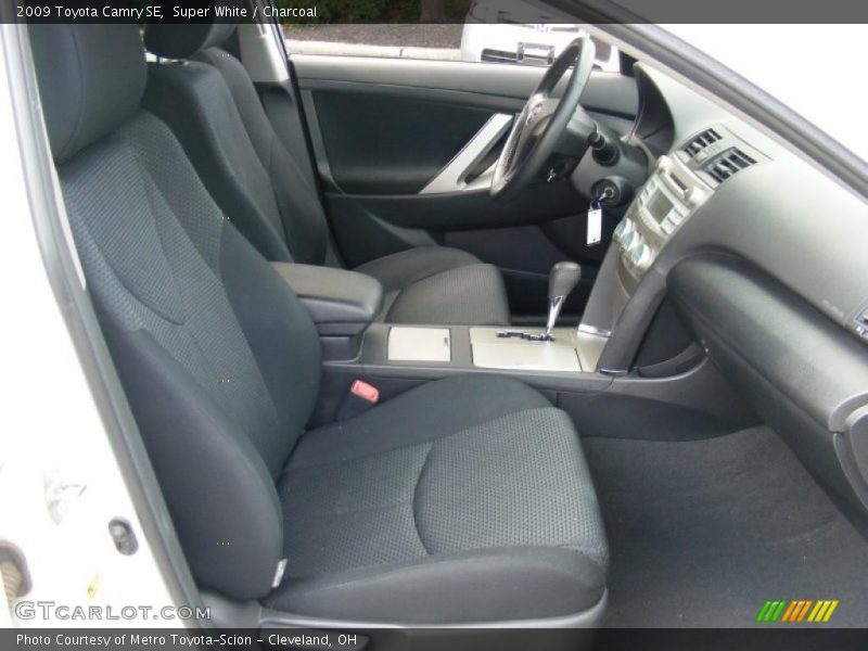 Super White / Charcoal 2009 Toyota Camry SE