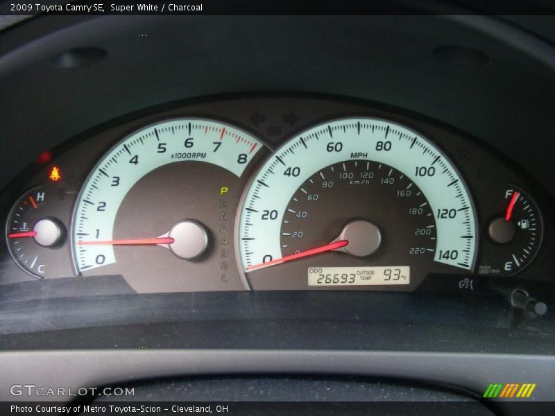 Super White / Charcoal 2009 Toyota Camry SE