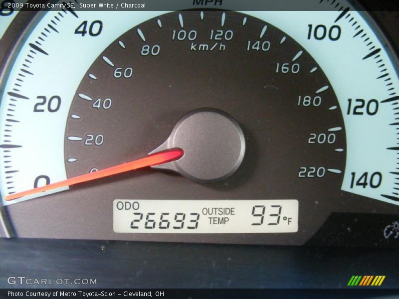 Super White / Charcoal 2009 Toyota Camry SE