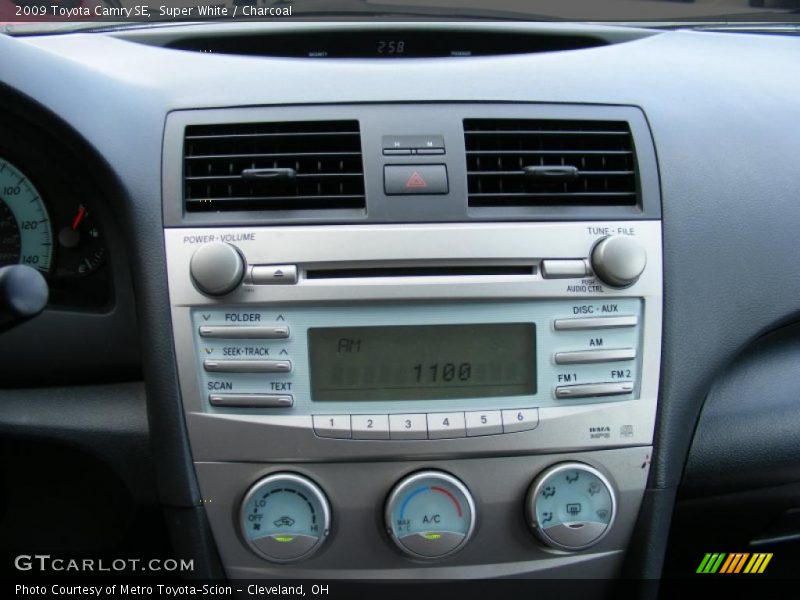 Super White / Charcoal 2009 Toyota Camry SE