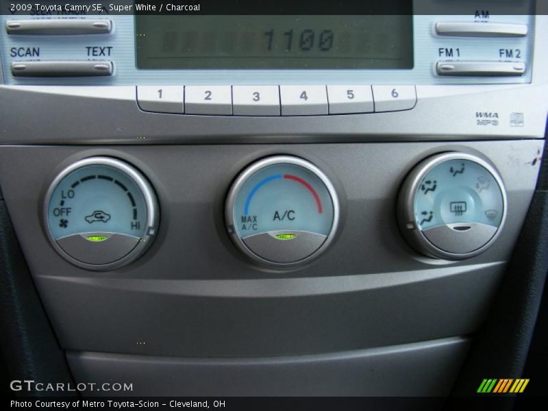 Super White / Charcoal 2009 Toyota Camry SE