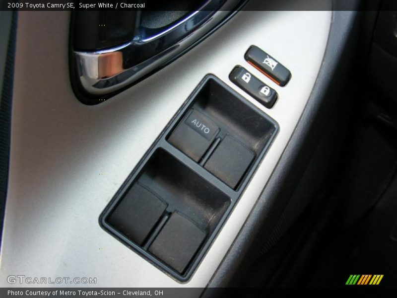 Super White / Charcoal 2009 Toyota Camry SE