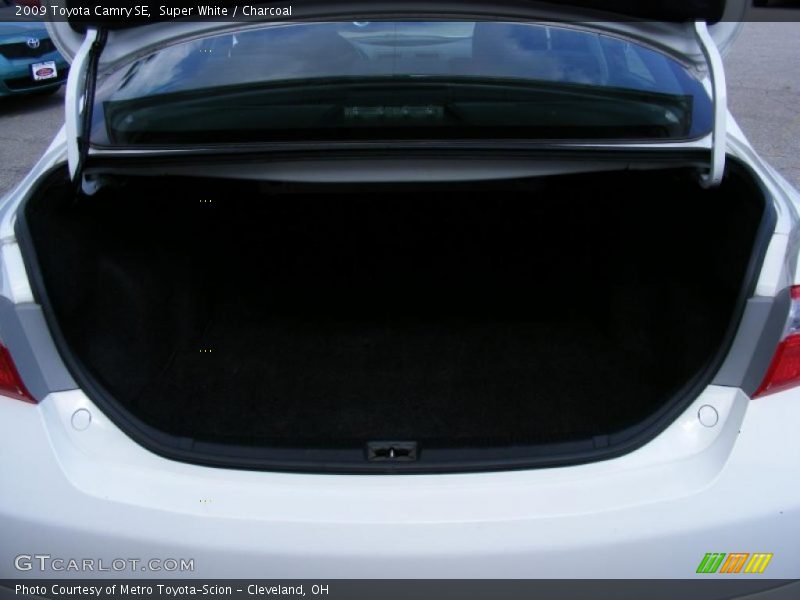 Super White / Charcoal 2009 Toyota Camry SE