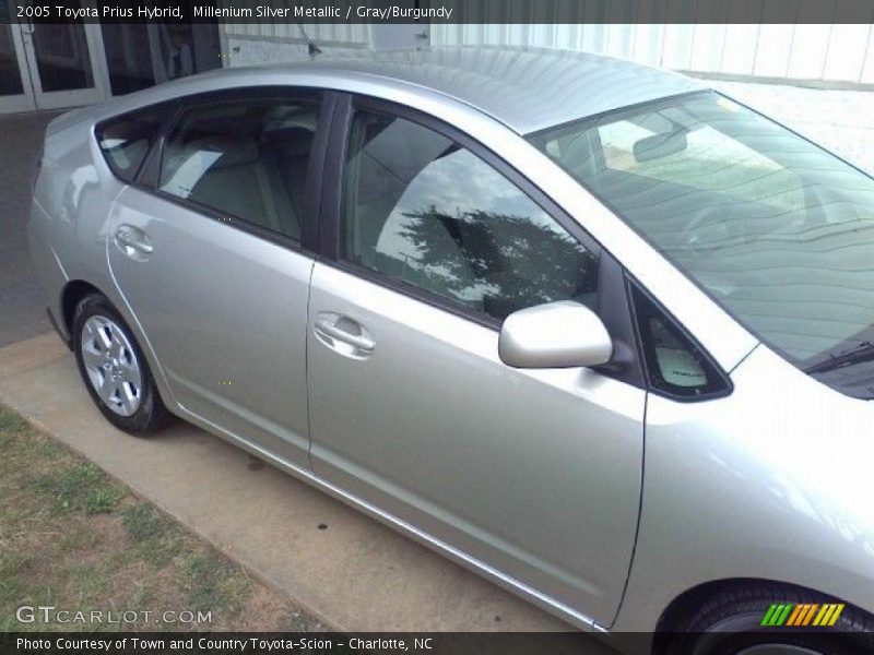 Millenium Silver Metallic / Gray/Burgundy 2005 Toyota Prius Hybrid
