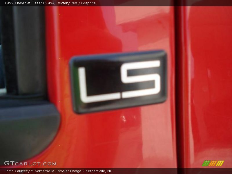Victory Red / Graphite 1999 Chevrolet Blazer LS 4x4