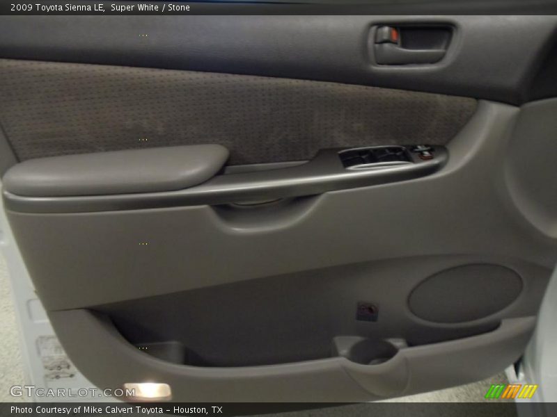 Super White / Stone 2009 Toyota Sienna LE