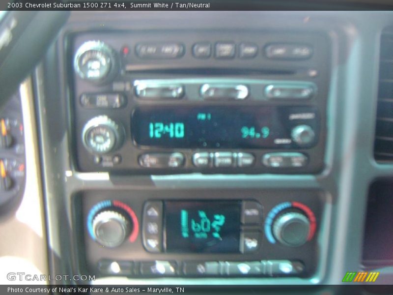 Summit White / Tan/Neutral 2003 Chevrolet Suburban 1500 Z71 4x4
