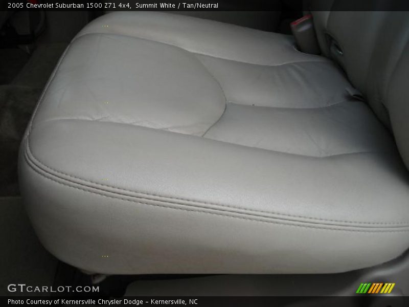 Summit White / Tan/Neutral 2005 Chevrolet Suburban 1500 Z71 4x4
