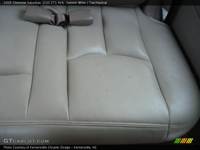 Summit White / Tan/Neutral 2005 Chevrolet Suburban 1500 Z71 4x4