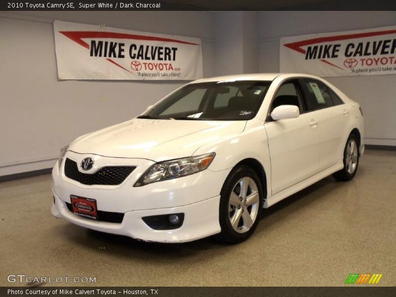 Super White / Dark Charcoal 2010 Toyota Camry SE