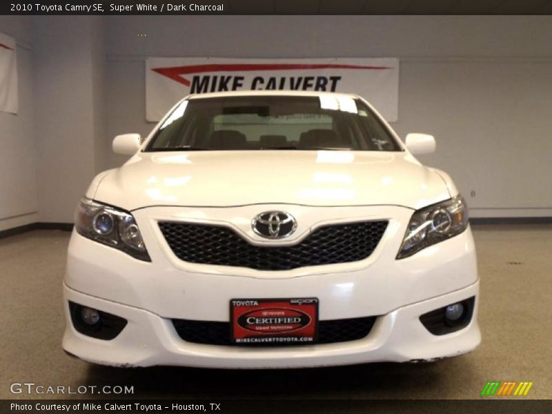 Super White / Dark Charcoal 2010 Toyota Camry SE