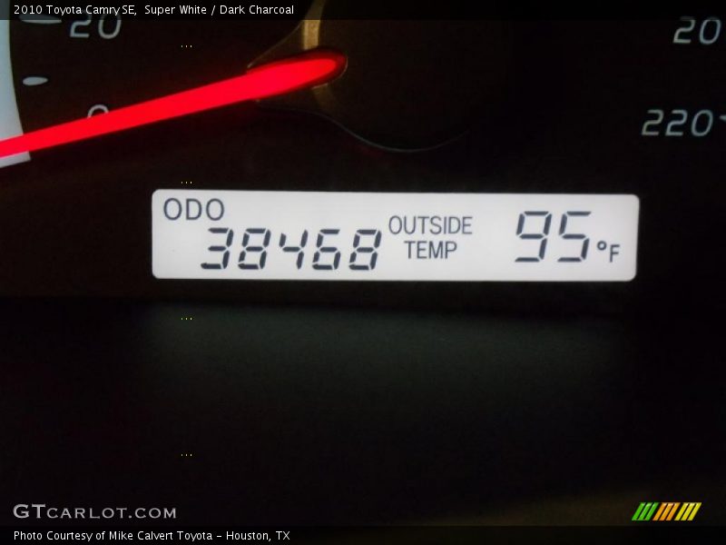 Super White / Dark Charcoal 2010 Toyota Camry SE