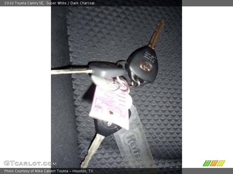 Super White / Dark Charcoal 2010 Toyota Camry SE