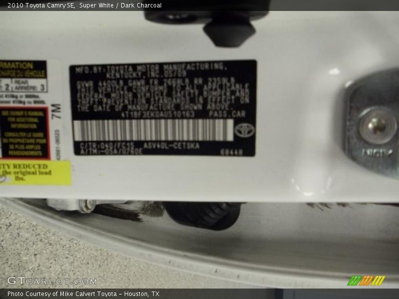 Super White / Dark Charcoal 2010 Toyota Camry SE