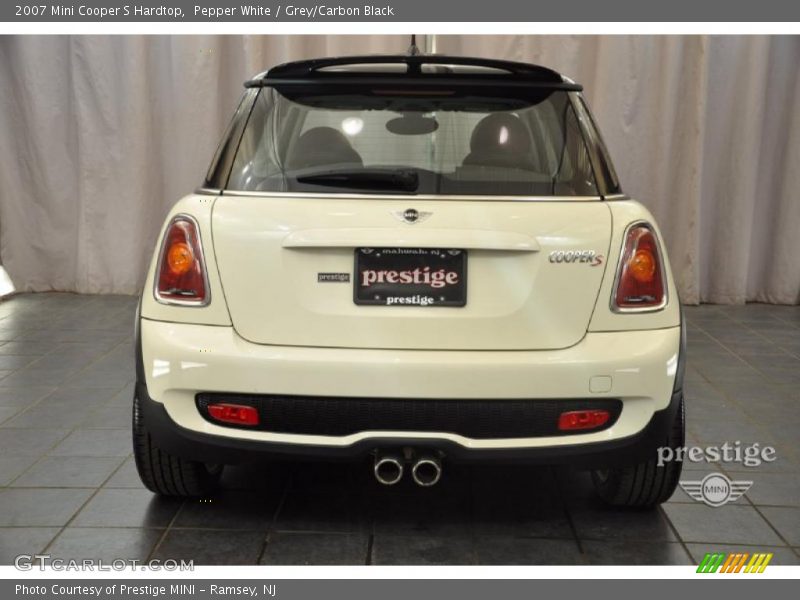 Pepper White / Grey/Carbon Black 2007 Mini Cooper S Hardtop