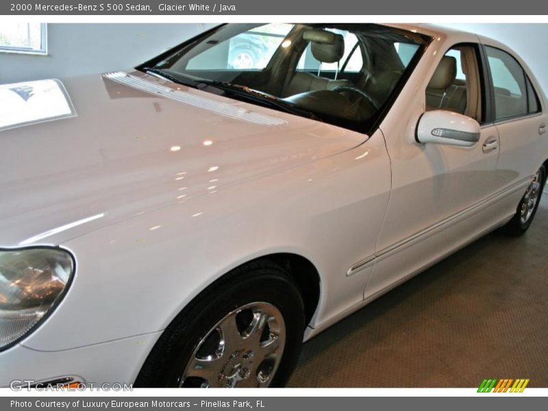 Glacier White / Java 2000 Mercedes-Benz S 500 Sedan