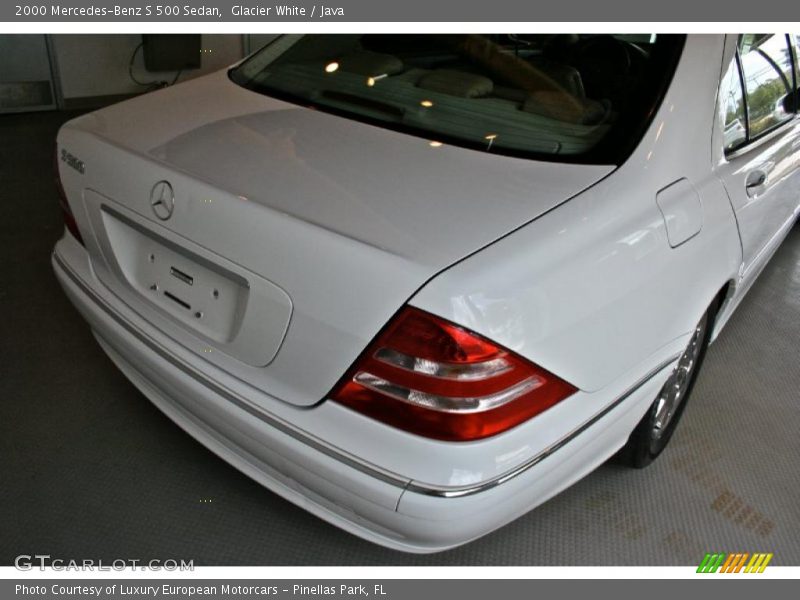Glacier White / Java 2000 Mercedes-Benz S 500 Sedan