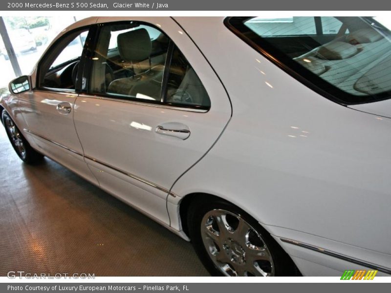 Glacier White / Java 2000 Mercedes-Benz S 500 Sedan