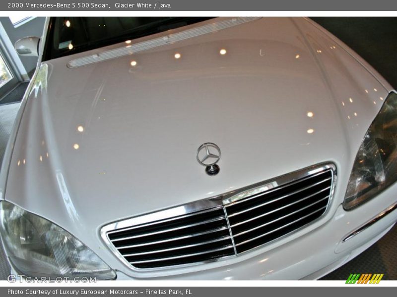Glacier White / Java 2000 Mercedes-Benz S 500 Sedan