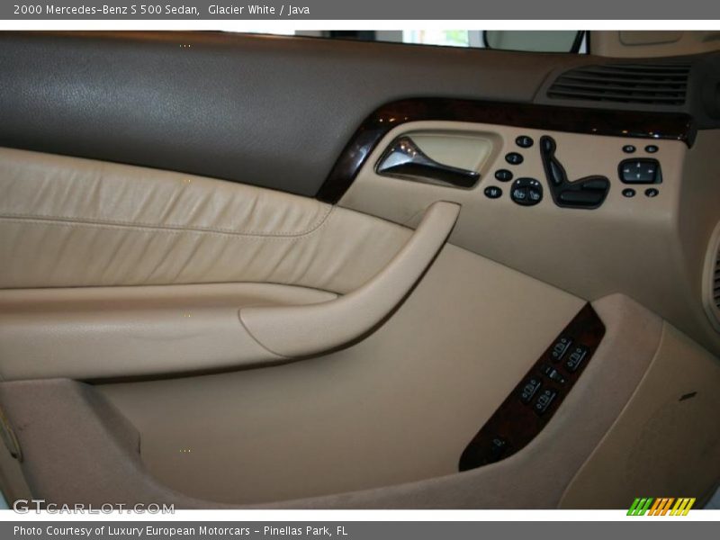 Glacier White / Java 2000 Mercedes-Benz S 500 Sedan