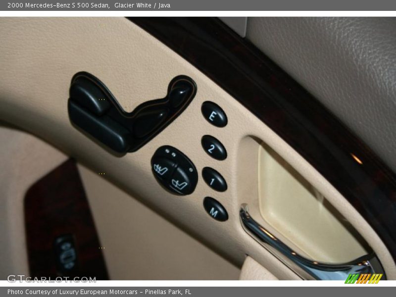 Glacier White / Java 2000 Mercedes-Benz S 500 Sedan
