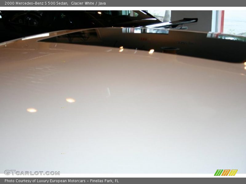 Glacier White / Java 2000 Mercedes-Benz S 500 Sedan