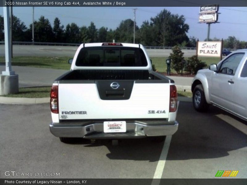 Avalanche White / Beige 2010 Nissan Frontier SE V6 King Cab 4x4