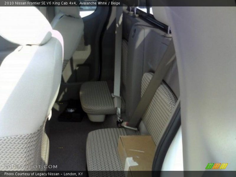 Avalanche White / Beige 2010 Nissan Frontier SE V6 King Cab 4x4