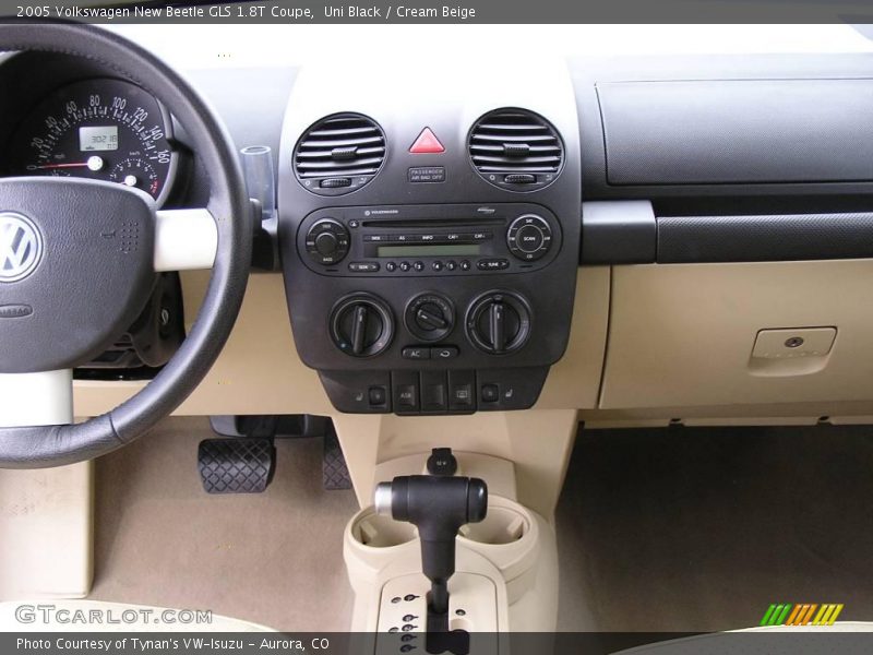 Uni Black / Cream Beige 2005 Volkswagen New Beetle GLS 1.8T Coupe