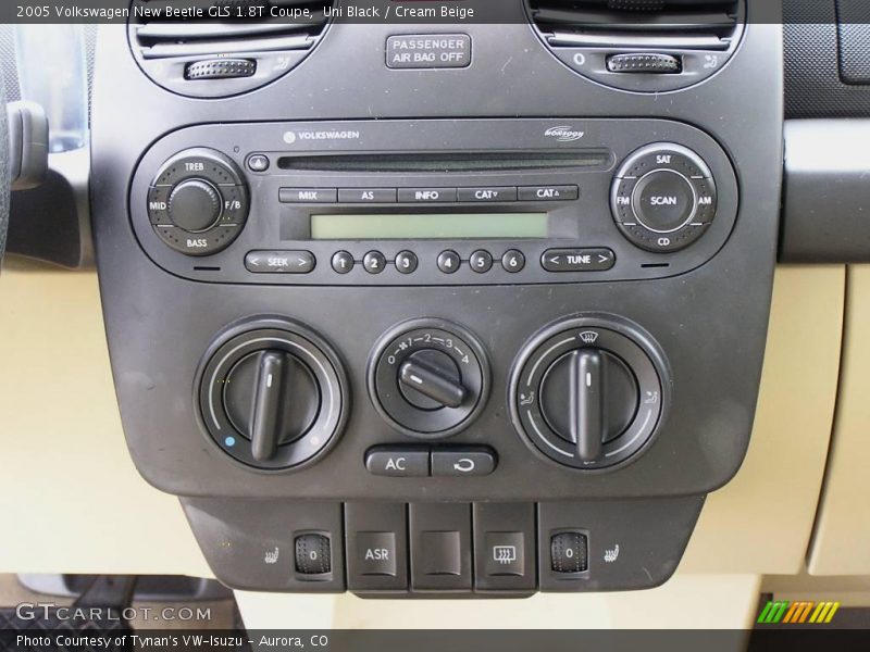 Uni Black / Cream Beige 2005 Volkswagen New Beetle GLS 1.8T Coupe