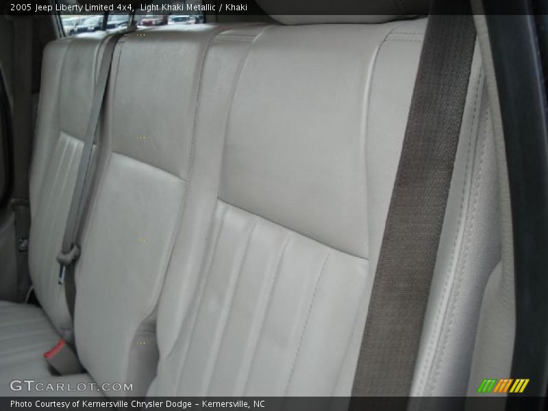 Light Khaki Metallic / Khaki 2005 Jeep Liberty Limited 4x4