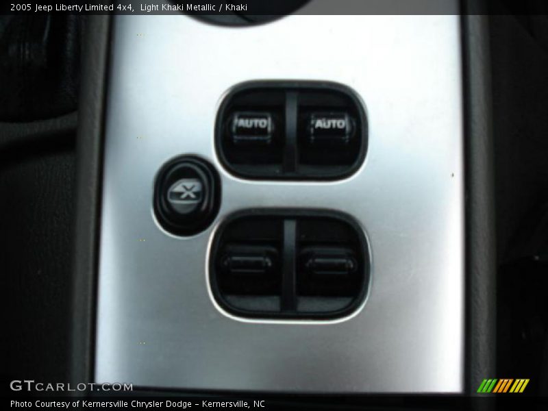 Light Khaki Metallic / Khaki 2005 Jeep Liberty Limited 4x4