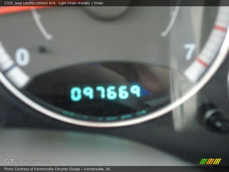 Light Khaki Metallic / Khaki 2005 Jeep Liberty Limited 4x4