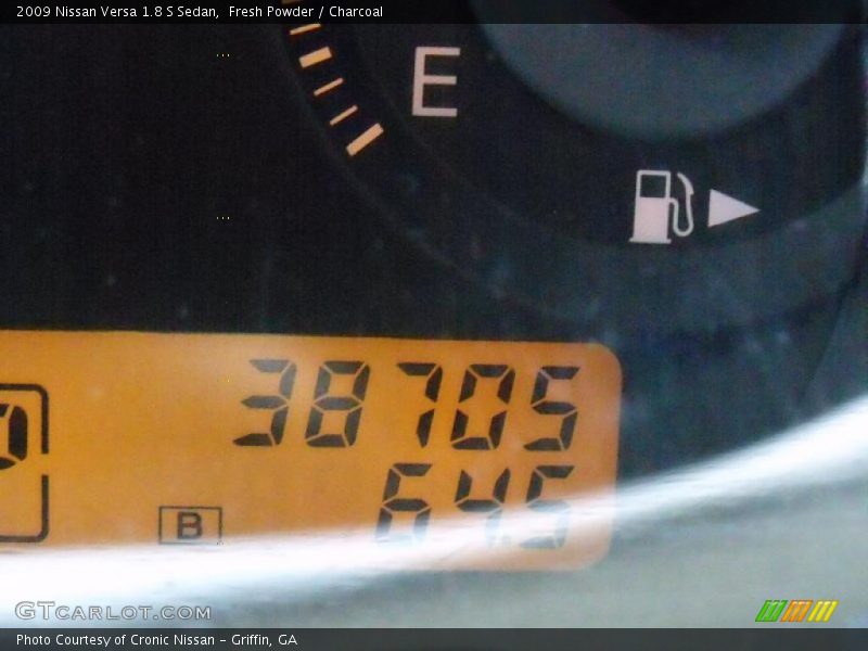 Fresh Powder / Charcoal 2009 Nissan Versa 1.8 S Sedan