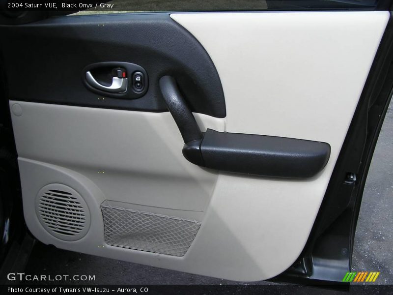 Black Onyx / Gray 2004 Saturn VUE