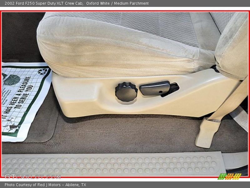 Oxford White / Medium Parchment 2002 Ford F250 Super Duty XLT Crew Cab