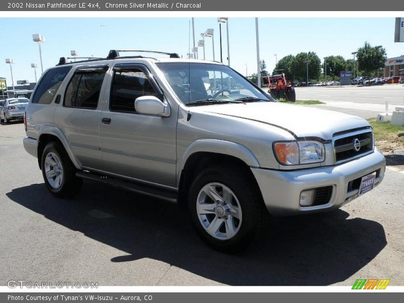 Chrome Silver Metallic / Charcoal 2002 Nissan Pathfinder LE 4x4