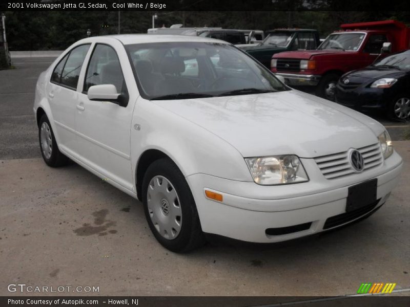 Cool White / Beige 2001 Volkswagen Jetta GL Sedan