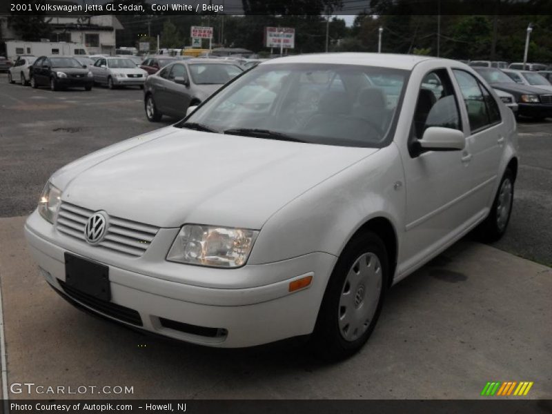 Cool White / Beige 2001 Volkswagen Jetta GL Sedan