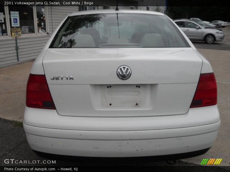 Cool White / Beige 2001 Volkswagen Jetta GL Sedan