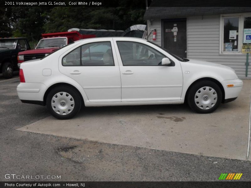 Cool White / Beige 2001 Volkswagen Jetta GL Sedan