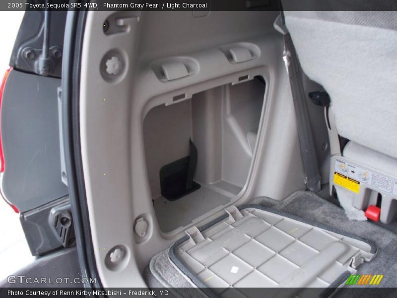 Phantom Gray Pearl / Light Charcoal 2005 Toyota Sequoia SR5 4WD